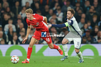 2024-10-24 - Sven Mijnans of AZ Alkmaar and James Maddison of Tottenham Hotspur during the UEFA Europa League, League phase, Matchday 3 football match between Tottenham Hotspur and AZ Alkmaar on 24 October 2024 at the Tottenham Hotspur Stadium in London, England - FOOTBALL - EUROPA LEAGUE - TOTTENHAM V AZ ALKMAAR - UEFA EUROPA LEAGUE - SOCCER