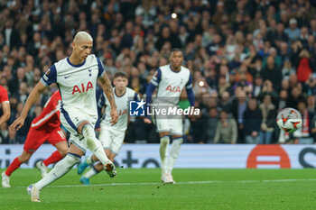 2024-10-24 - Richarlison of Tottenham Hotspur scores a penalty 1-0 during the UEFA Europa League, League phase, Matchday 3 football match between Tottenham Hotspur and AZ Alkmaar on 24 October 2024 at the Tottenham Hotspur Stadium in London, England - FOOTBALL - EUROPA LEAGUE - TOTTENHAM V AZ ALKMAAR - UEFA EUROPA LEAGUE - SOCCER