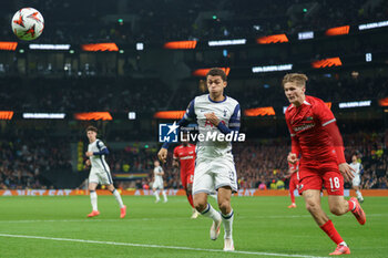 2024-10-24 - David Moller Wolfe of AZ Alkmaar and Brennan Johnson of Tottenham Hotspur during the UEFA Europa League, League phase, Matchday 3 football match between Tottenham Hotspur and AZ Alkmaar on 24 October 2024 at the Tottenham Hotspur Stadium in London, England - FOOTBALL - EUROPA LEAGUE - TOTTENHAM V AZ ALKMAAR - UEFA EUROPA LEAGUE - SOCCER