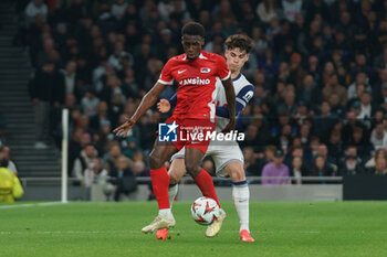 2024-10-24 - Ernest Poku of AZ Alkmaar and Archie Gray of Tottenham Hotspur during the UEFA Europa League, League phase, Matchday 3 football match between Tottenham Hotspur and AZ Alkmaar on 24 October 2024 at the Tottenham Hotspur Stadium in London, England - FOOTBALL - EUROPA LEAGUE - TOTTENHAM V AZ ALKMAAR - UEFA EUROPA LEAGUE - SOCCER