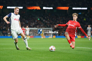 2024-10-24 - Dejan Kulusevski of Tottenham Hotspur and Dave Kwakman of AZ Alkmaar during the UEFA Europa League, League phase, Matchday 3 football match between Tottenham Hotspur and AZ Alkmaar on 24 October 2024 at the Tottenham Hotspur Stadium in London, England - FOOTBALL - EUROPA LEAGUE - TOTTENHAM V AZ ALKMAAR - UEFA EUROPA LEAGUE - SOCCER