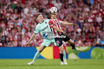 2024-10-24 - Lukas Provod of SK Slavia Praha competes for the ball with Inigo Ruiz de Galarreta of Athletic Club during the UEFA Europa League, League phase, Matchday 3 football match between Athletic Club and SK Slavia Praha on October 24, 2024 at San Mames in Bilbao, Spain - FOOTBALL - EUROPA LEAGUE - ATHLETIC CLUB V SLAVIA PRAHA - UEFA EUROPA LEAGUE - SOCCER