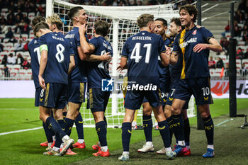 2024-11-07 - Sam LAMMERS of FC Twente celebrate his goal with teammates during the UEFA Europa League, League Phase MD4 football match between OGC Nice and FC Twente on 7 November 2024 at Allianz Riviera in Nice, France - FOOTBALL - EUROPA LEAGUE - NICE V TWENTE - UEFA EUROPA LEAGUE - SOCCER