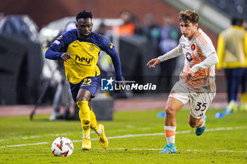 2024-11-07 - Ousseynou Niang of Union Saint-Gilloise, Tommaso Baldanzi of AS Roma during the UEFA Europa League, League Phase, MD4 football match between Royale Union Saint-Gilloise and AS Roma on November 7, 2024 at King Baudouin Stadium in Brussels, Belgium - FOOTBALL - EUROPA LEAGUE - UNION SAINT GILLOISE V ROMA - UEFA EUROPA LEAGUE - SOCCER