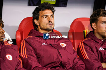 2024-11-07 - Mats Hummels of AS Roma on the bench during the UEFA Europa League, League Phase, MD4 football match between Royale Union Saint-Gilloise and AS Roma on November 7, 2024 at King Baudouin Stadium in Brussels, Belgium - FOOTBALL - EUROPA LEAGUE - UNION SAINT GILLOISE V ROMA - UEFA EUROPA LEAGUE - SOCCER