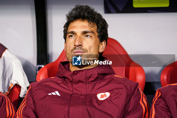 2024-11-07 - Mats Hummels of AS Roma on the bench during the UEFA Europa League, League Phase, MD4 football match between Royale Union Saint-Gilloise and AS Roma on November 7, 2024 at King Baudouin Stadium in Brussels, Belgium - FOOTBALL - EUROPA LEAGUE - UNION SAINT GILLOISE V ROMA - UEFA EUROPA LEAGUE - SOCCER