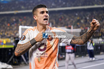 2024-11-07 - Gianluca Mancini of AS Roma celebrates his goal 0-1 during the UEFA Europa League, League Phase, MD4 football match between Royale Union Saint-Gilloise and AS Roma on November 7, 2024 at King Baudouin Stadium in Brussels, Belgium - FOOTBALL - EUROPA LEAGUE - UNION SAINT GILLOISE V ROMA - UEFA EUROPA LEAGUE - SOCCER