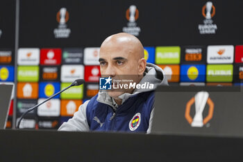 2024-11-07 - Salvatore Foti assistant coach of Fenerbahce during the UEFA Europa League, League Phase, MD4 football match between AZ Alkmaar and Fenerbahce on November 7, 2024 at AFAS Stadion in Alkmaar, Netherlands - FOOTBALL - EUROPA LEAGUE - AZ ALKMAAR V FENERBAHCE - UEFA EUROPA LEAGUE - SOCCER