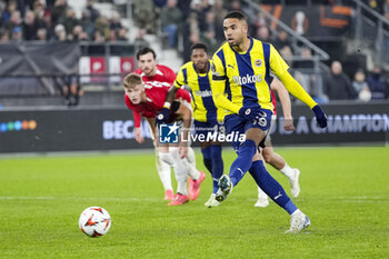 2024-11-07 - Youssef En-Nesyri of Fenerbahce scores a penalty during the UEFA Europa League, League Phase, MD4 football match between AZ Alkmaar and Fenerbahce on November 7, 2024 at AFAS Stadion in Alkmaar, Netherlands - FOOTBALL - EUROPA LEAGUE - AZ ALKMAAR V FENERBAHCE - UEFA EUROPA LEAGUE - SOCCER