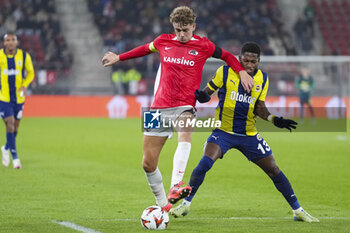 2024-11-07 - Sven Mijnans of AZ, Fred of Fenerbahce during the UEFA Europa League, League Phase, MD4 football match between AZ Alkmaar and Fenerbahce on November 7, 2024 at AFAS Stadion in Alkmaar, Netherlands - FOOTBALL - EUROPA LEAGUE - AZ ALKMAAR V FENERBAHCE - UEFA EUROPA LEAGUE - SOCCER