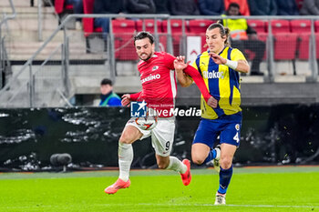 2024-11-07 - Troy Parrott of AZ Alkmaar and Caglar Soyuncu of Fenerbahce during the UEFA Europa League, League Phase, MD4 football match between AZ Alkmaar and Fenerbahce on November 7, 2024 at AFAS Stadion in Alkmaar, Netherlands - FOOTBALL - EUROPA LEAGUE - AZ ALKMAAR V FENERBAHCE - UEFA EUROPA LEAGUE - SOCCER