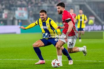 2024-11-07 - Mees de Wit of AZ Alkmaar is challenged by Dusan Tadić of Fenerbahce during the UEFA Europa League, League Phase, MD4 football match between AZ Alkmaar and Fenerbahce on November 7, 2024 at AFAS Stadion in Alkmaar, Netherlands - FOOTBALL - EUROPA LEAGUE - AZ ALKMAAR V FENERBAHCE - UEFA EUROPA LEAGUE - SOCCER