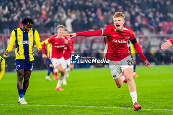 2024-11-07 - Kees Smit of AZ Alkmaar celebrates his goal during the UEFA Europa League, League Phase, MD4 football match between AZ Alkmaar and Fenerbahce on November 7, 2024 at AFAS Stadion in Alkmaar, Netherlands - FOOTBALL - EUROPA LEAGUE - AZ ALKMAAR V FENERBAHCE - UEFA EUROPA LEAGUE - SOCCER