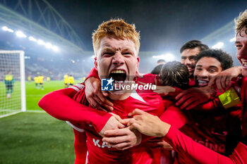 2024-11-07 - Kees Smit of AZ Alkmaar celebrates his goal during the UEFA Europa League, League Phase, MD4 football match between AZ Alkmaar and Fenerbahce on November 7, 2024 at AFAS Stadion in Alkmaar, Netherlands - FOOTBALL - EUROPA LEAGUE - AZ ALKMAAR V FENERBAHCE - UEFA EUROPA LEAGUE - SOCCER