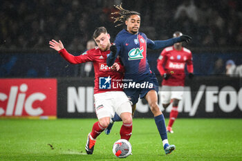 2024-02-07 - Hugo MAGNETTI of Brest and Bradley BARCOLA of PSG during the French Cup, round of 16 football match between Paris Saint-Germain and Stade Brestois 29 (Brest) on February 7, 2024 at Parc des Princes stadium in Paris, France - FOOTBALL - FRENCH CUP - PARIS SG V BREST - FRENCH CUP - SOCCER