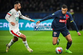 2024-03-13 - Gaetan LABORDE of Nice and Kylian MBAPPE of PSG during the French Cup, Quarter-final football match between Paris Saint-Germain and OGC Nice on March 13, 2024 at Parc des Princes stadium in Paris, France - FOOTBALL - FRENCH CUP - PARIS SG V NICE - FRENCH CUP - SOCCER