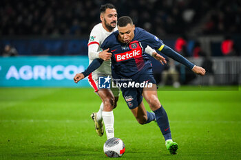 2024-03-13 - Gaetan LABORDE of Nice and Kylian MBAPPE of PSG during the French Cup, Quarter-final football match between Paris Saint-Germain and OGC Nice on March 13, 2024 at Parc des Princes stadium in Paris, France - FOOTBALL - FRENCH CUP - PARIS SG V NICE - FRENCH CUP - SOCCER