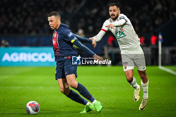 2024-03-13 - Gaetan LABORDE of Nice and Kylian MBAPPE of PSG during the French Cup, Quarter-final football match between Paris Saint-Germain and OGC Nice on March 13, 2024 at Parc des Princes stadium in Paris, France - FOOTBALL - FRENCH CUP - PARIS SG V NICE - FRENCH CUP - SOCCER