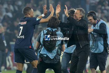 2024-05-25 - Kylian Mbappe of PSG and PSG coach Luis Enrique celebrate the victory following the French Cup Final football match between Olympique Lyonnais (OL, Lyon) and Paris Saint-Germain (PSG) on May 25, 2024 at Stade Pierre Mauroy, Decathlon Arena in Villeneuve-d'Ascq near Lille, France - FOOTBALL - FRENCH CUP - FINAL - LYON V PARIS SG - FRENCH CUP - SOCCER