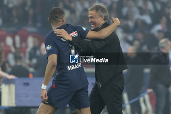 2024-05-25 - Kylian Mbappe of PSG and PSG coach Luis Enrique celebrate the victory following the French Cup Final football match between Olympique Lyonnais (OL, Lyon) and Paris Saint-Germain (PSG) on May 25, 2024 at Stade Pierre Mauroy, Decathlon Arena in Villeneuve-d'Ascq near Lille, France - FOOTBALL - FRENCH CUP - FINAL - LYON V PARIS SG - FRENCH CUP - SOCCER