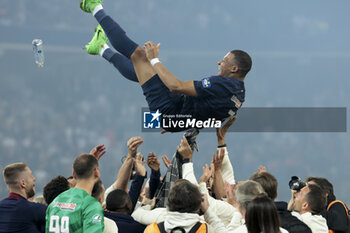 2024-05-25 - Kylian Mbappe of PSG and teammates celebrate the victory following the French Cup Final football match between Olympique Lyonnais (OL, Lyon) and Paris Saint-Germain (PSG) on May 25, 2024 at Stade Pierre Mauroy, Decathlon Arena in Villeneuve-d'Ascq near Lille, France - FOOTBALL - FRENCH CUP - FINAL - LYON V PARIS SG - FRENCH CUP - SOCCER