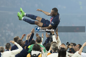 2024-05-25 - Kylian Mbappe of PSG and teammates celebrate the victory following the French Cup Final football match between Olympique Lyonnais (OL, Lyon) and Paris Saint-Germain (PSG) on May 25, 2024 at Stade Pierre Mauroy, Decathlon Arena in Villeneuve-d'Ascq near Lille, France - FOOTBALL - FRENCH CUP - FINAL - LYON V PARIS SG - FRENCH CUP - SOCCER