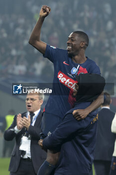 2024-05-25 - Presnel Kimpembe and Ousmane Dembele of PSG, left PSG manager Luis Campos celebrate the victory following the French Cup Final football match between Olympique Lyonnais (OL, Lyon) and Paris Saint-Germain (PSG) on May 25, 2024 at Stade Pierre Mauroy, Decathlon Arena in Villeneuve-d'Ascq near Lille, France - FOOTBALL - FRENCH CUP - FINAL - LYON V PARIS SG - FRENCH CUP - SOCCER