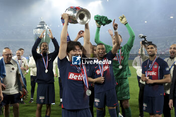 2024-05-25 - Lee Kang-in, Kylian Mbappe of PSG and teammates celebrates the victory following the French Cup Final football match between Olympique Lyonnais (OL, Lyon) and Paris Saint-Germain (PSG) on May 25, 2024 at Stade Pierre Mauroy, Decathlon Arena in Villeneuve-d'Ascq near Lille, France - FOOTBALL - FRENCH CUP - FINAL - LYON V PARIS SG - FRENCH CUP - SOCCER