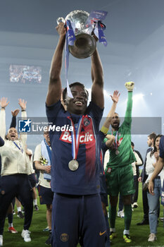 2024-05-25 - Yoram Zague of PSG celebrates the victory following the French Cup Final football match between Olympique Lyonnais (OL, Lyon) and Paris Saint-Germain (PSG) on May 25, 2024 at Stade Pierre Mauroy, Decathlon Arena in Villeneuve-d'Ascq near Lille, France - FOOTBALL - FRENCH CUP - FINAL - LYON V PARIS SG - FRENCH CUP - SOCCER