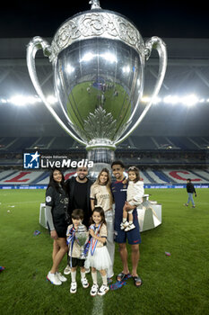 2024-05-25 - Marquinhos of PSG, Carol Cabrino and family celebrate the victory following the French Cup Final football match between Olympique Lyonnais (OL, Lyon) and Paris Saint-Germain (PSG) on May 25, 2024 at Stade Pierre Mauroy, Decathlon Arena in Villeneuve-d'Ascq near Lille, France - FOOTBALL - FRENCH CUP - FINAL - LYON V PARIS SG - FRENCH CUP - SOCCER