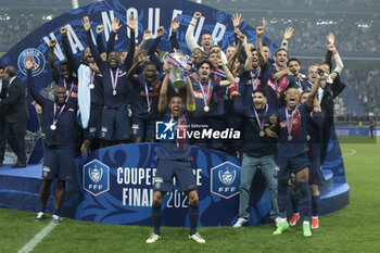 2024-05-25 - Captain Marquinhos of PSG, Kylian Mbappe and teammates celebrate during the podium ceremony following the French Cup Final football match between Olympique Lyonnais (OL, Lyon) and Paris Saint-Germain (PSG) on May 25, 2024 at Stade Pierre Mauroy, Decathlon Arena in Villeneuve-d'Ascq near Lille, France - FOOTBALL - FRENCH CUP - FINAL - LYON V PARIS SG - FRENCH CUP - SOCCER