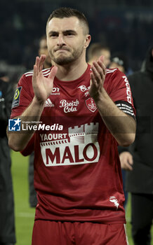2024-01-28 - Brendan Chardonnet of Brest salutes the supporters following the French championship Ligue 1 football match between Paris Saint-Germain and Stade Brestois (Brest) on January 28, 2024 at Parc des Princes stadium in Paris, France - FOOTBALL - FRENCH CHAMP - PARIS SG V BREST - FRENCH LIGUE 1 - SOCCER