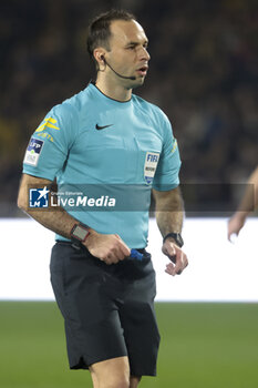 2024-02-17 - Referee Jerome Brisard during the French championship Ligue 1 football match between FC Nantes and Paris Saint-Germain on February 17, 2024 at La Beaujoire - Louis Fonteneau stadium in Nantes, France - FOOTBALL - FRENCH CHAMP - NANTES V PARIS SG - FRENCH LIGUE 1 - SOCCER