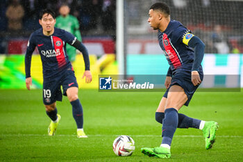 2024-02-25 - Lee KANG-IN of PSG and Kylian MBAPPE of PSG during the French championship Ligue 1 football match between Paris Saint-Germain and Stade Rennais (Rennes) on February 25, 2024 at Parc des Princes stadium in Paris, France - FOOTBALL - FRENCH CHAMP - PARIS SG V RENNES - FRENCH LIGUE 1 - SOCCER