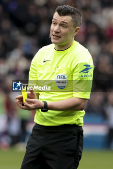 2024-03-10 - Referee Willy Delajod during the French championship Ligue 1 football match between Paris Saint-Germain and Stade de Reims on March 10, 2024 at Parc des Princes stadium in Paris, France - FOOTBALL - FRENCH CHAMP - PARIS SG V REIMS - FRENCH LIGUE 1 - SOCCER