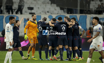 2024-03-31 - Players of PSG celebrate the victory following the French championship Ligue 1 football match between Olympique de Marseille (OM) and Paris Saint-Germain (PSG) on March 31, 2024 at Stade Velodrome in Marseille, France - FOOTBALL - FRENCH CHAMP - MARSEILLE V PARIS SG - FRENCH LIGUE 1 - SOCCER