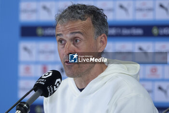 2024-03-31 - PSG coach Luis Enrique during the post-match press conference following the French championship Ligue 1 football match between Olympique de Marseille (OM) and Paris Saint-Germain (PSG) on March 31, 2024 at Stade Velodrome in Marseille, France - FOOTBALL - FRENCH CHAMP - MARSEILLE V PARIS SG - FRENCH LIGUE 1 - SOCCER