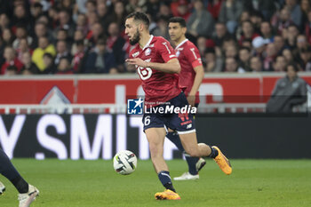 2024-04-05 - Nabil Bentaleb of Lille during the French championship Ligue 1 football match between Lille OSC (LOSC) and Olympique de Marseille (OM) on April 5, 2024 at Stade Pierre Mauroy in Villeneuve-d'Ascq near Lille, France - FOOTBALL - FRENCH CHAMP - LILLE V MARSEILLE - FRENCH LIGUE 1 - SOCCER