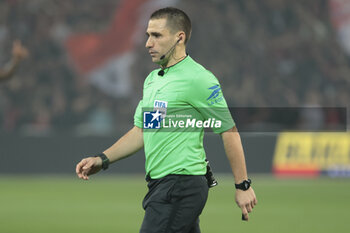 2024-04-05 - Referee Bastien Dechepy during the French championship Ligue 1 football match between Lille OSC (LOSC) and Olympique de Marseille (OM) on April 5, 2024 at Stade Pierre Mauroy in Villeneuve-d'Ascq near Lille, France - FOOTBALL - FRENCH CHAMP - LILLE V MARSEILLE - FRENCH LIGUE 1 - SOCCER