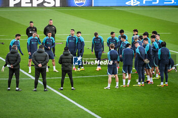 2024-04-09 - Players of Barcelona during the FC Barcelona training session ahead of the UEFA Champions League, Quarter-finals, 1st leg football match between Paris Saint Germain and FC Barcelona on April 9, 2024 at Parc des Princes stadium in Paris, France - FOOTBALL - FC BARCELONA TRAINING AND PRESS CONFERENCE - FRENCH LIGUE 1 - SOCCER