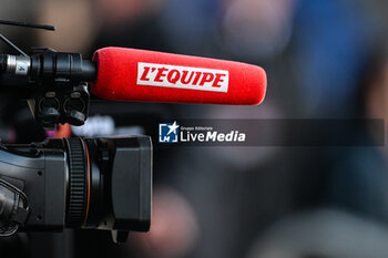 2024-04-09 - A television camera with the official logo of L'Equipe during the FC Barcelona training session ahead of the UEFA Champions League, Quarter-finals, 1st leg football match between Paris Saint Germain and FC Barcelona on April 9, 2024 at Parc des Princes stadium in Paris, France - FOOTBALL - FC BARCELONA TRAINING AND PRESS CONFERENCE - FRENCH LIGUE 1 - SOCCER