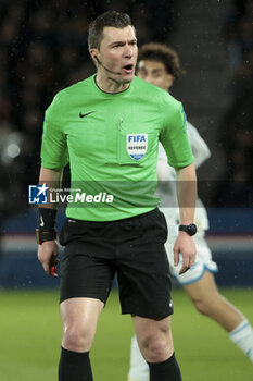27/04/2024 - Referee Willy Delajod during the French championship Ligue 1 football match between Paris Saint-Germain (PSG) and Le Havre AC (HAC) on April 27, 2024 at Parc des Princes stadium in Paris, France - FOOTBALL - FRENCH CHAMP - PARIS SG V LE HAVRE - FRENCH LIGUE 1 - CALCIO