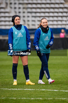 2024-01-14 - Lou Bogaert of Paris FC and Julie Dufour of Paris FC warm up ahead of the Women's French cup, round of 32 football match between Paris FC and Girondins de Bordeaux on January 14, 2024 at Sebastien Charlety stadium in Paris, France - FOOTBALL - WOMEN'S FRENCH CUP - PARIS FC V BORDEAUX - FRENCH WOMEN DIVISION 1 - SOCCER