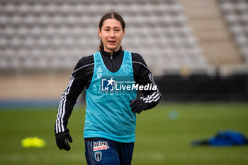 2024-01-14 - Sarah Hunter of Paris FC warms up ahead of the Women's French cup, round of 32 football match between Paris FC and Girondins de Bordeaux on January 14, 2024 at Sebastien Charlety stadium in Paris, France - FOOTBALL - WOMEN'S FRENCH CUP - PARIS FC V BORDEAUX - FRENCH WOMEN DIVISION 1 - SOCCER