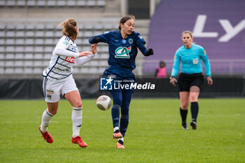 2024-01-14 - Jelena Karlicic of Girondins de Bordeaux and Kessya Bussy of Paris FC fight for the ball during the Women's French cup, round of 32 football match between Paris FC and Girondins de Bordeaux on January 14, 2024 at Sebastien Charlety stadium in Paris, France - FOOTBALL - WOMEN'S FRENCH CUP - PARIS FC V BORDEAUX - FRENCH WOMEN DIVISION 1 - SOCCER