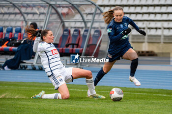 2024-01-14 - Lou Autin of Girondins de Bordeaux and Julie Dufour of Paris FC fight for the ball during the Women's French cup, round of 32 football match between Paris FC and Girondins de Bordeaux on January 14, 2024 at Sebastien Charlety stadium in Paris, France - FOOTBALL - WOMEN'S FRENCH CUP - PARIS FC V BORDEAUX - FRENCH WOMEN DIVISION 1 - SOCCER