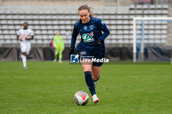2024-01-14 - Julie Dufour of Paris FC controls the ball during the Women's French cup, round of 32 football match between Paris FC and Girondins de Bordeaux on January 14, 2024 at Sebastien Charlety stadium in Paris, France - FOOTBALL - WOMEN'S FRENCH CUP - PARIS FC V BORDEAUX - FRENCH WOMEN DIVISION 1 - SOCCER