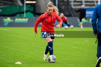 2024-02-14 - Amandine Henry of LOSC Lille warms up ahead of the Women's French Cup, Quarter-final football match between FC Fleury 91 and Losc Lille on February 14, 2024 at Robert Bobin stadium in Bondoufle, France - FOOTBALL - WOMEN'S FRENCH CUP - FLEURY V LILLE - FRENCH WOMEN DIVISION 1 - SOCCER