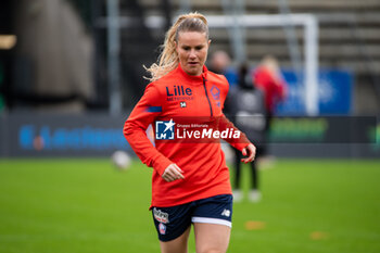 2024-02-14 - Amandine Henry of LOSC Lille warms up ahead of the Women's French Cup, Quarter-final football match between FC Fleury 91 and Losc Lille on February 14, 2024 at Robert Bobin stadium in Bondoufle, France - FOOTBALL - WOMEN'S FRENCH CUP - FLEURY V LILLE - FRENCH WOMEN DIVISION 1 - SOCCER