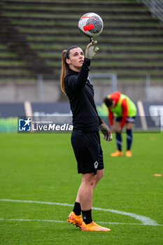2024-02-14 - Elisa Launay of LOSC Lille warms up ahead of the Women's French Cup, Quarter-final football match between FC Fleury 91 and Losc Lille on February 14, 2024 at Robert Bobin stadium in Bondoufle, France - FOOTBALL - WOMEN'S FRENCH CUP - FLEURY V LILLE - FRENCH WOMEN DIVISION 1 - SOCCER
